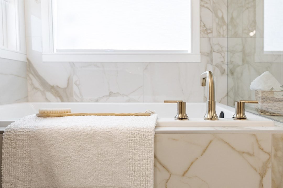 Elowen soaker tub